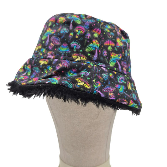 Reversible rainbow shrooms bucket hat - black fur