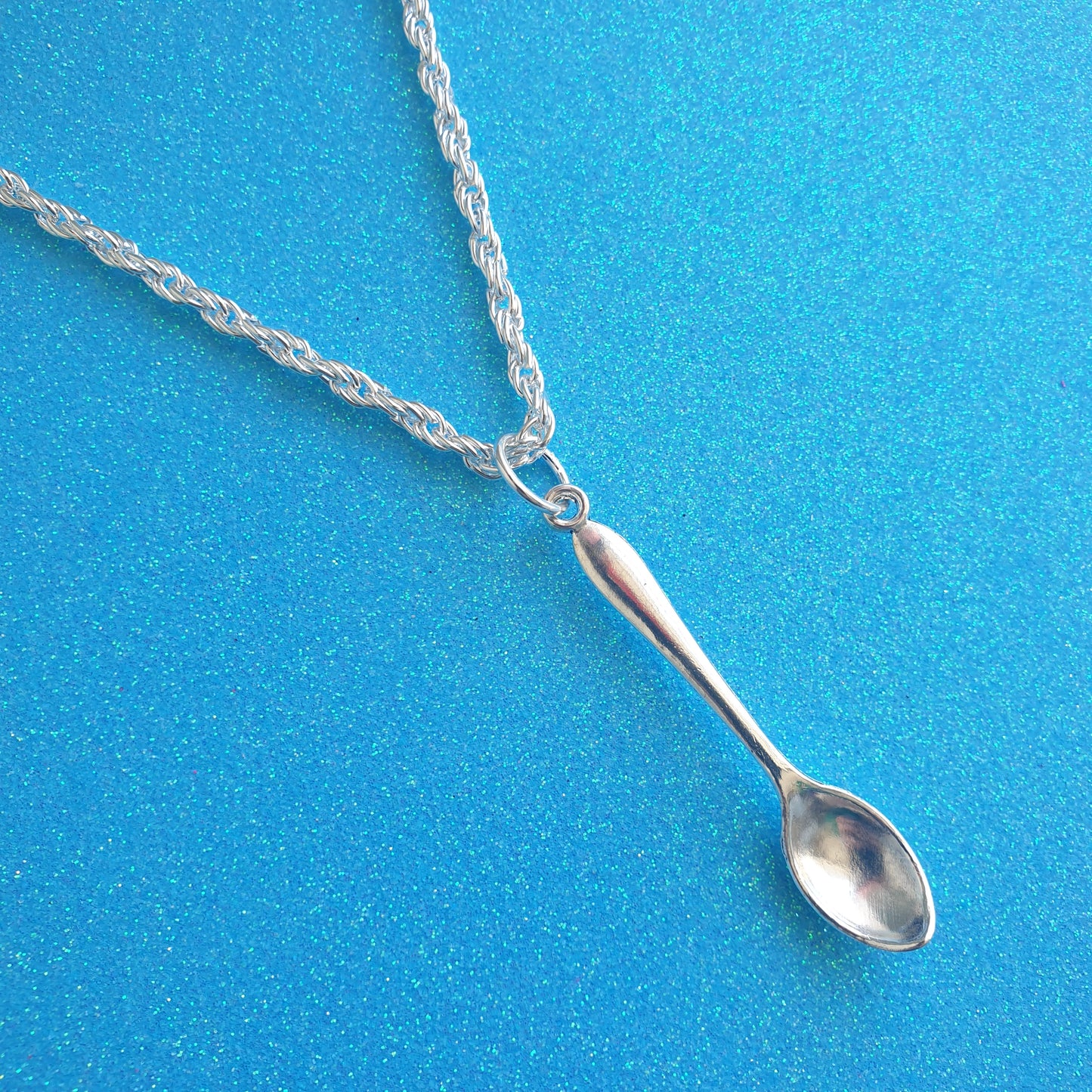 Simple spoon - Choose your chain color!